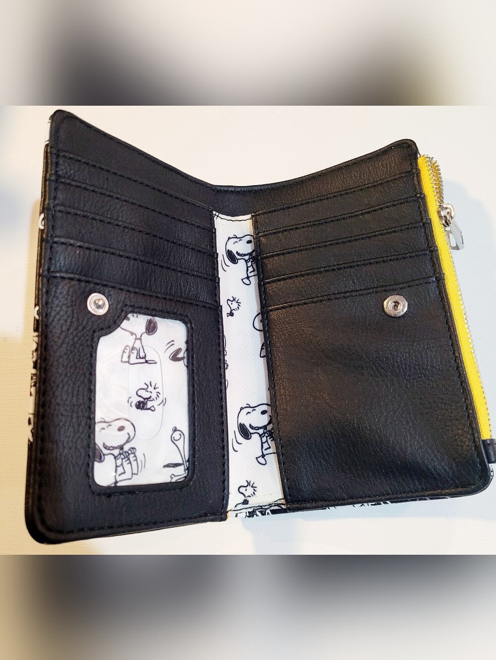 Loungeffly Peanuts Snoopy Wallet - Picture 3 of 5